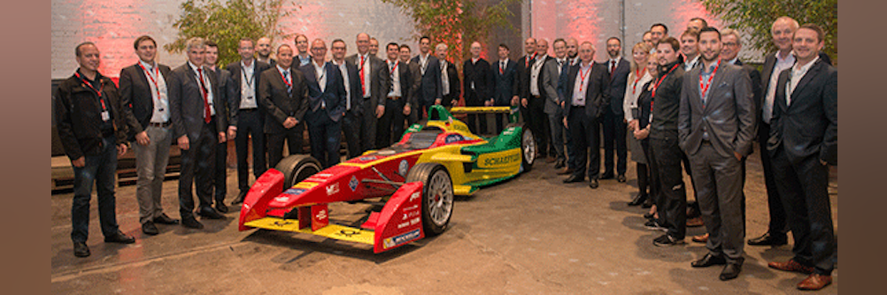Elektronikmanager beim Networking in Stuttgart