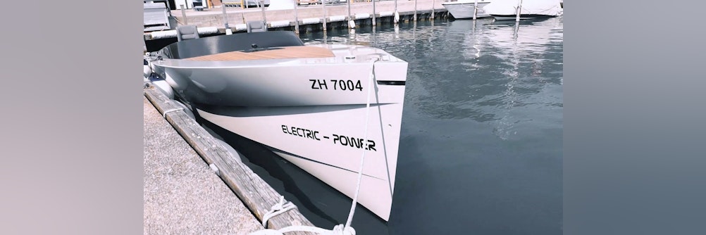 Auf Geschwindigkeitsrausch mit weltweit schnellstem Serien-E-Boot