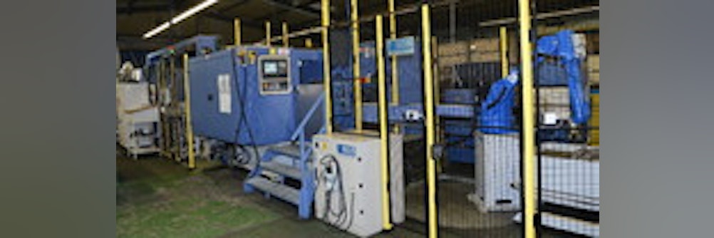 Verkettete Automatisierung einer Drehmaschine und Räummaschine