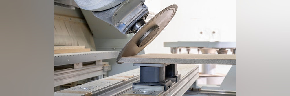 Gehrungen scharf und ausrissfrei mit dem NN-System DP FLEX