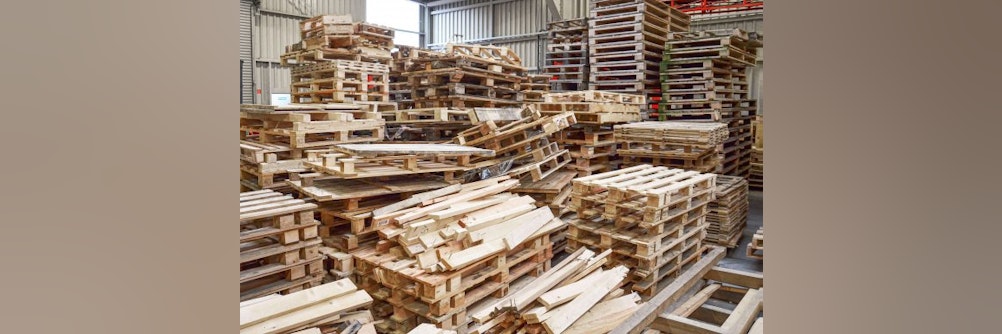 Paletten zerkleinern und verwerten
